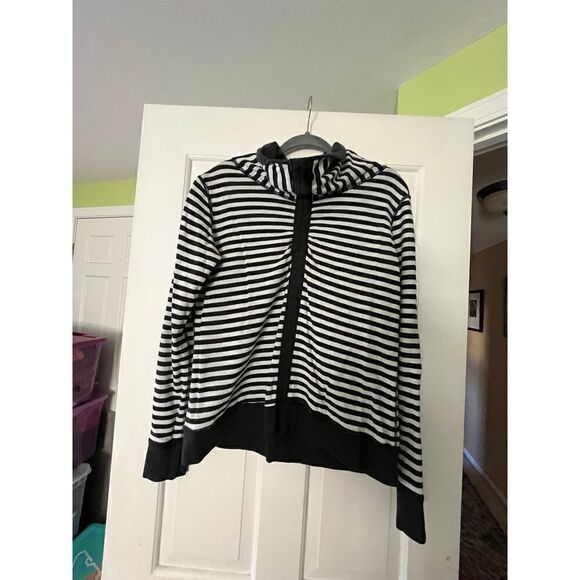 Lululemon In A Cinch Long Sleeve Tee
Heathered Black / Super Wide Load Stripe He - Picture 10 of 12